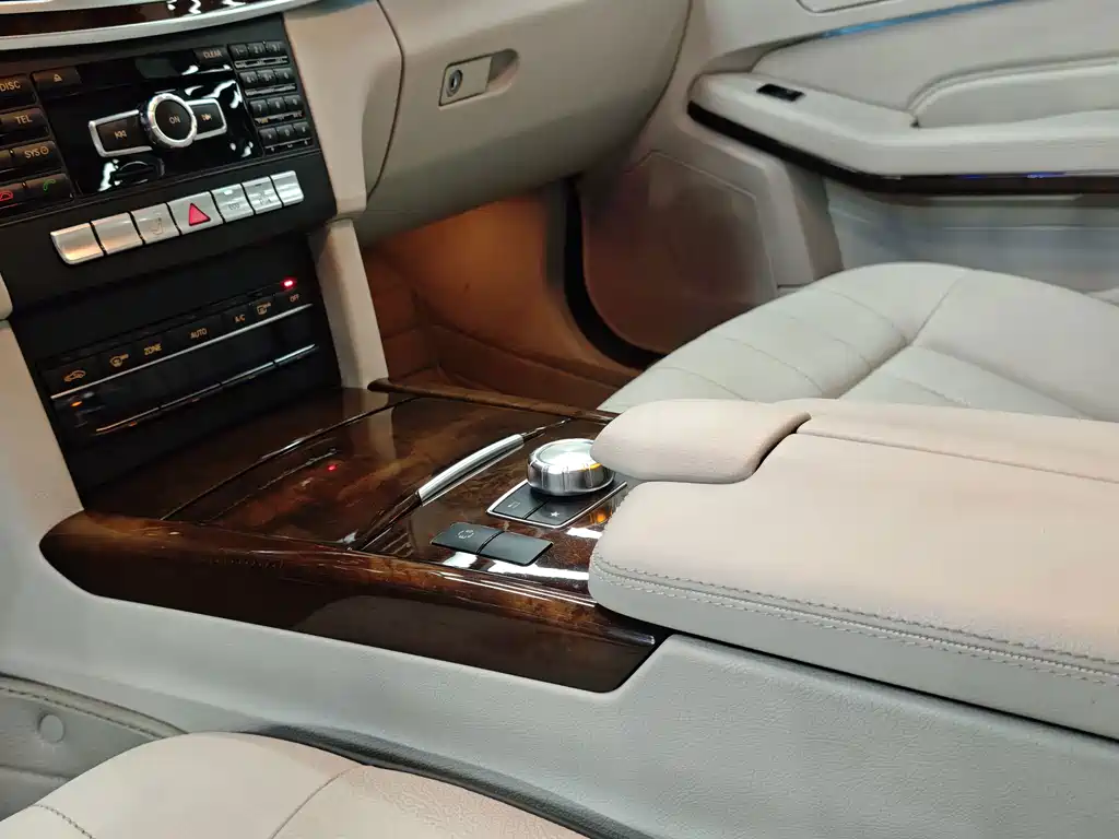 Mercedes-Benz E-Class — миниатюра 11