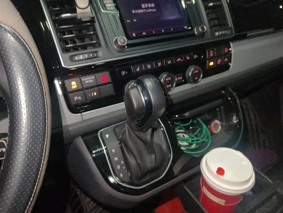 Volkswagen Multivan — миниатюра 16