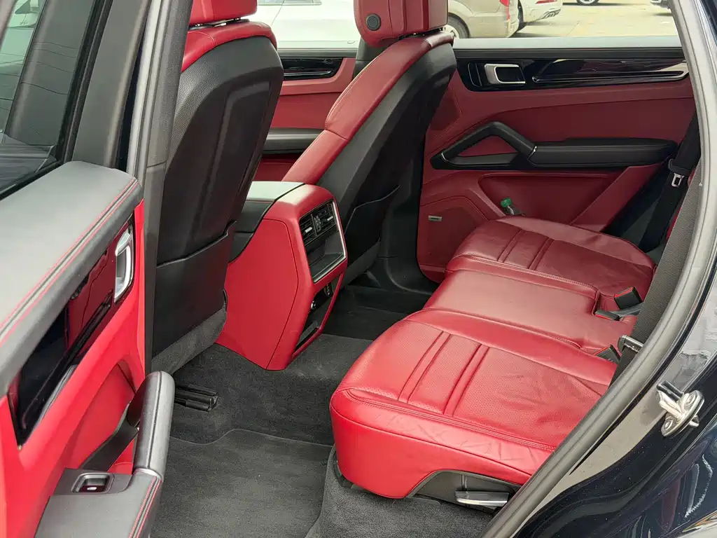 Porsche Cayenne — миниатюра 8
