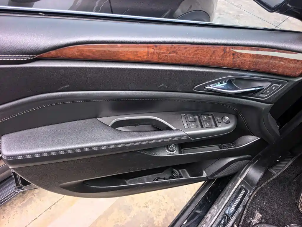 Cadillac SRX — миниатюра 7