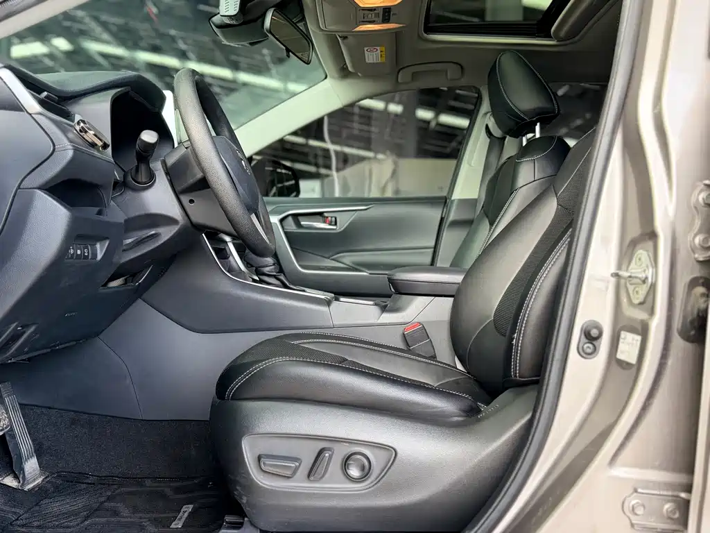 Toyota RAV4 — миниатюра 11