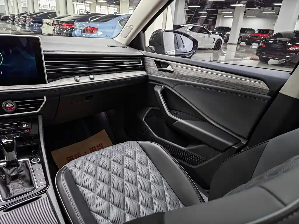 Volkswagen Sagitar 2023 280TSI DSG