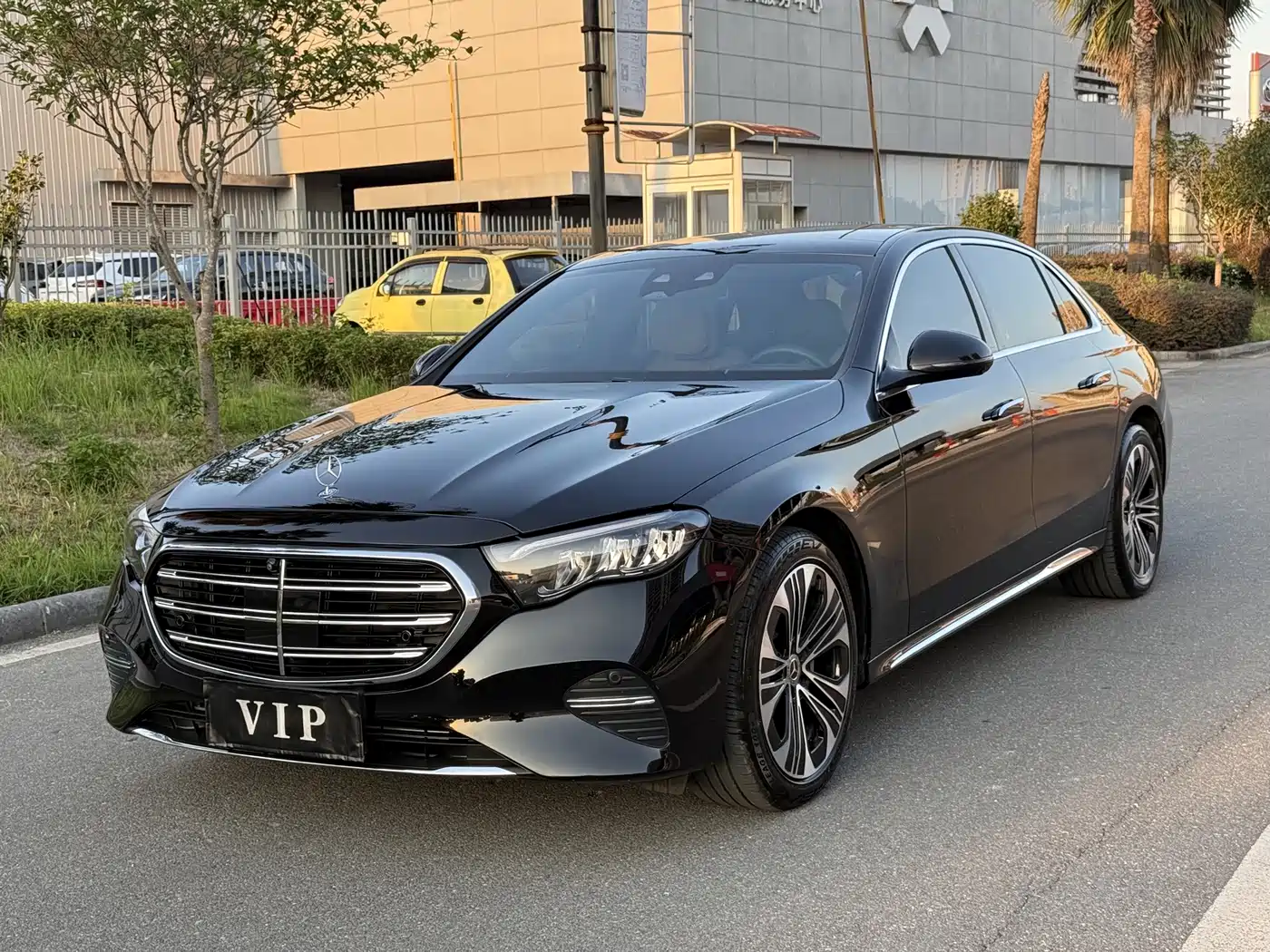 奔驰E级 2025款 改款 E 300 L 豪华型 2025