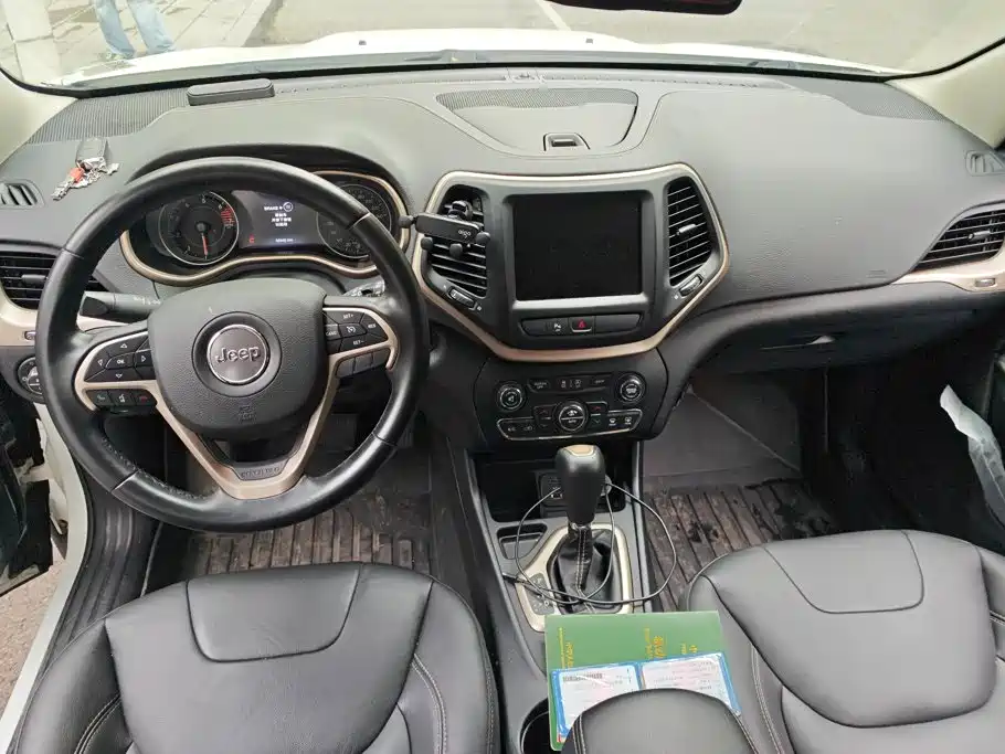 Jeep Cherokee — миниатюра 12