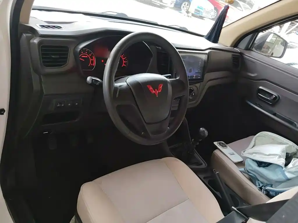 Wuling Hongguang V — миниатюра 10