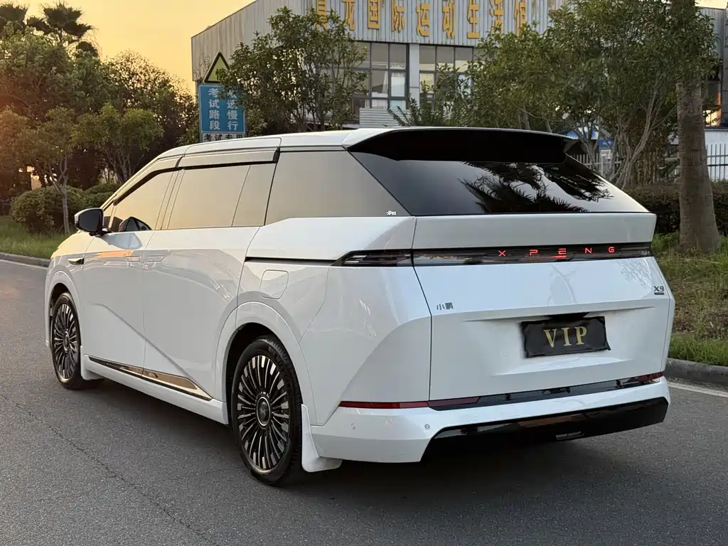 XPeng X9 — миниатюра 9