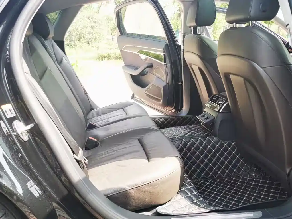 Audi A8 — миниатюра 6