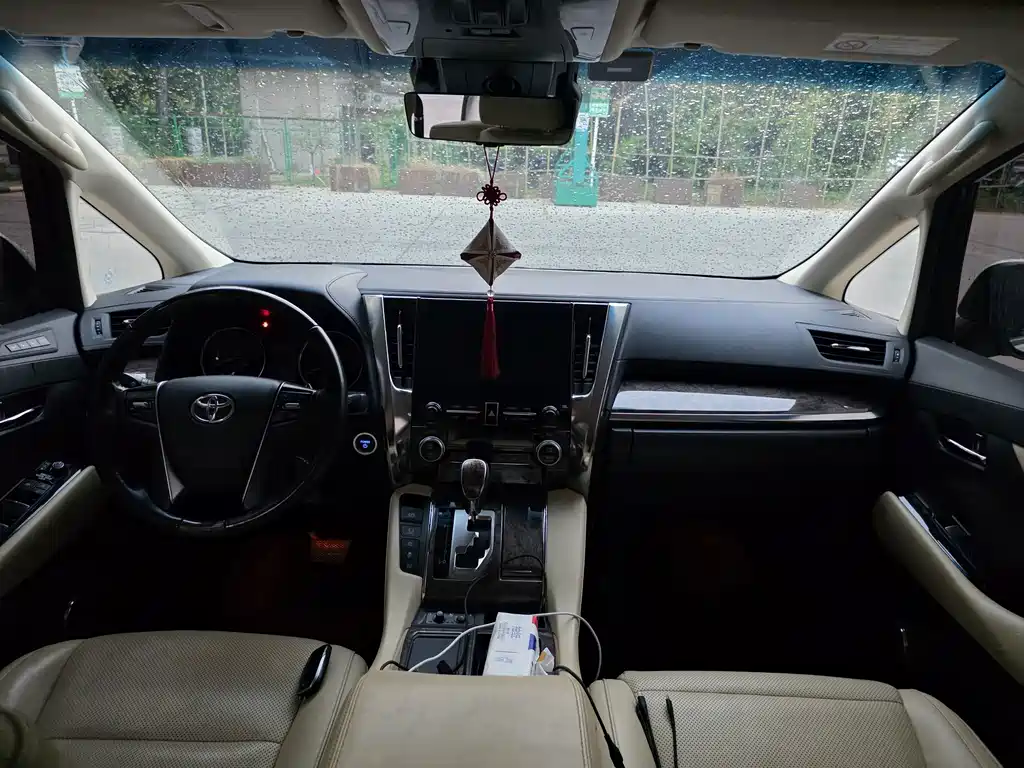Toyota Vellfire — миниатюра 7