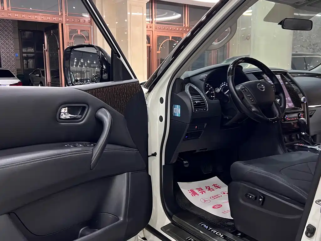 Nissan Patrol — миниатюра 9