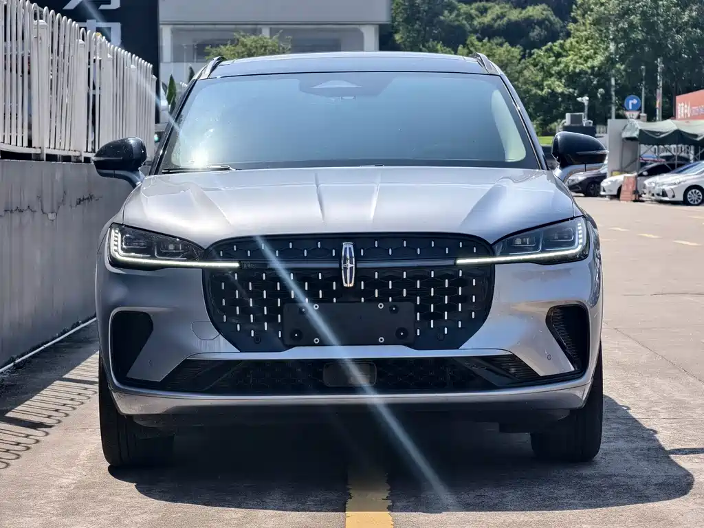 Lincoln Corsair — миниатюра 4