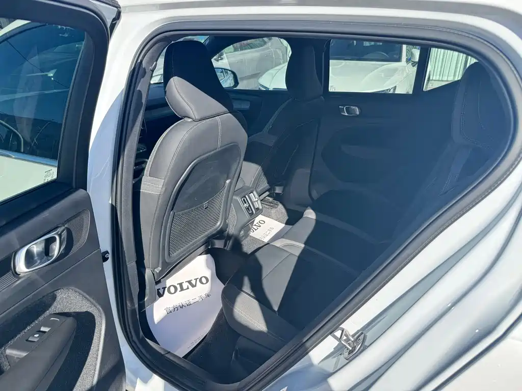 Volvo XC40 — миниатюра 4