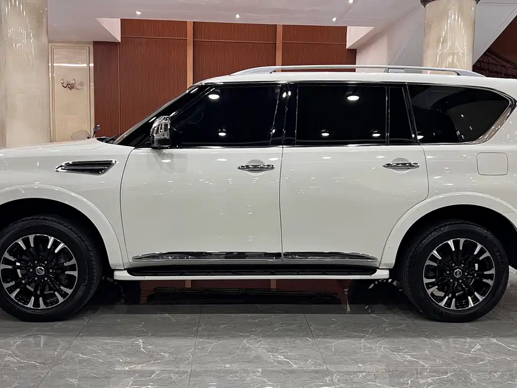 Nissan Patrol — миниатюра 7