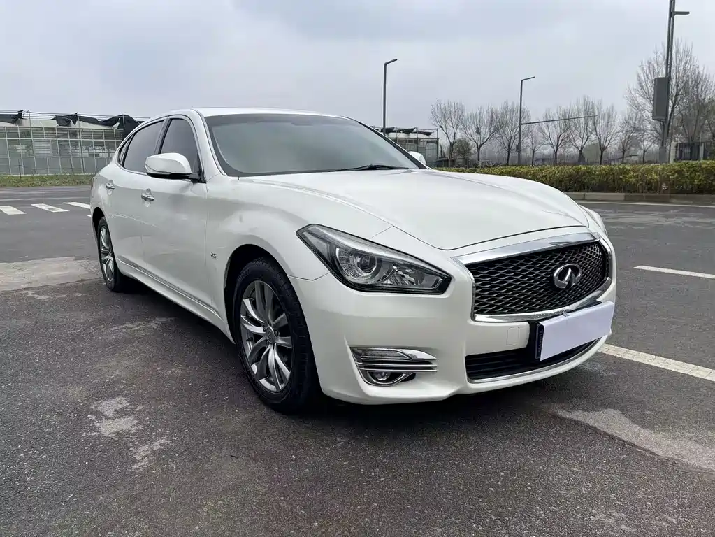 INFINITI Q70