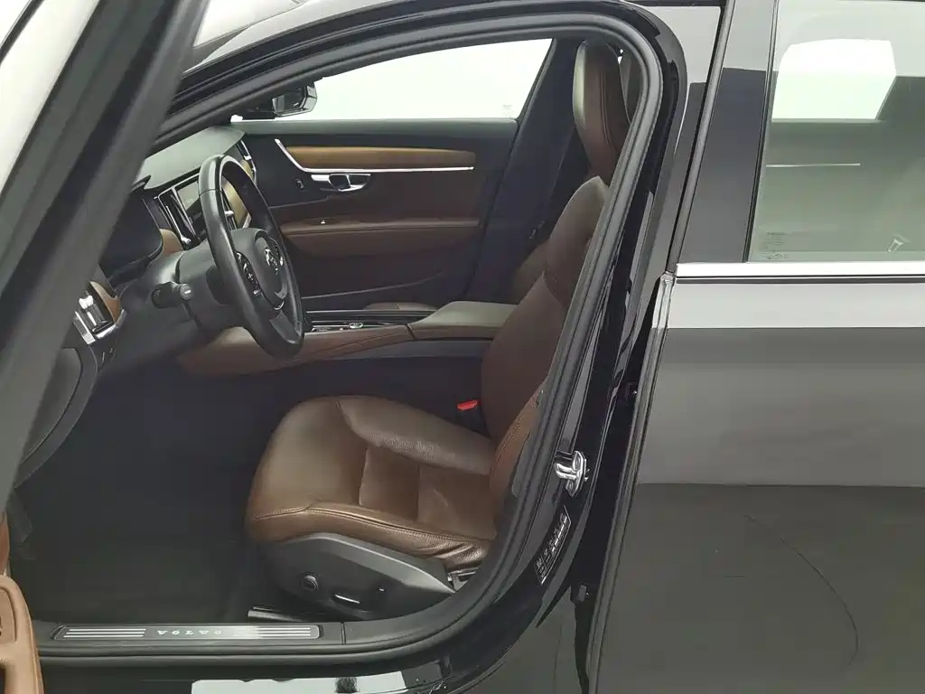 Volvo S90 — миниатюра 10