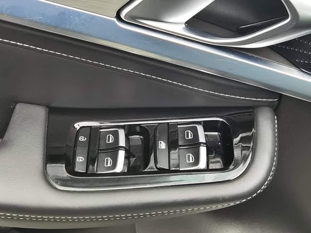 Jetour Jetour X70 1.5 л 2021 г. Белый, пробег 25900 км