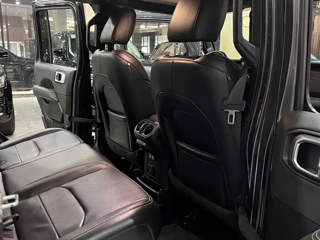 Jeep Wrangler PHEV — миниатюра 16