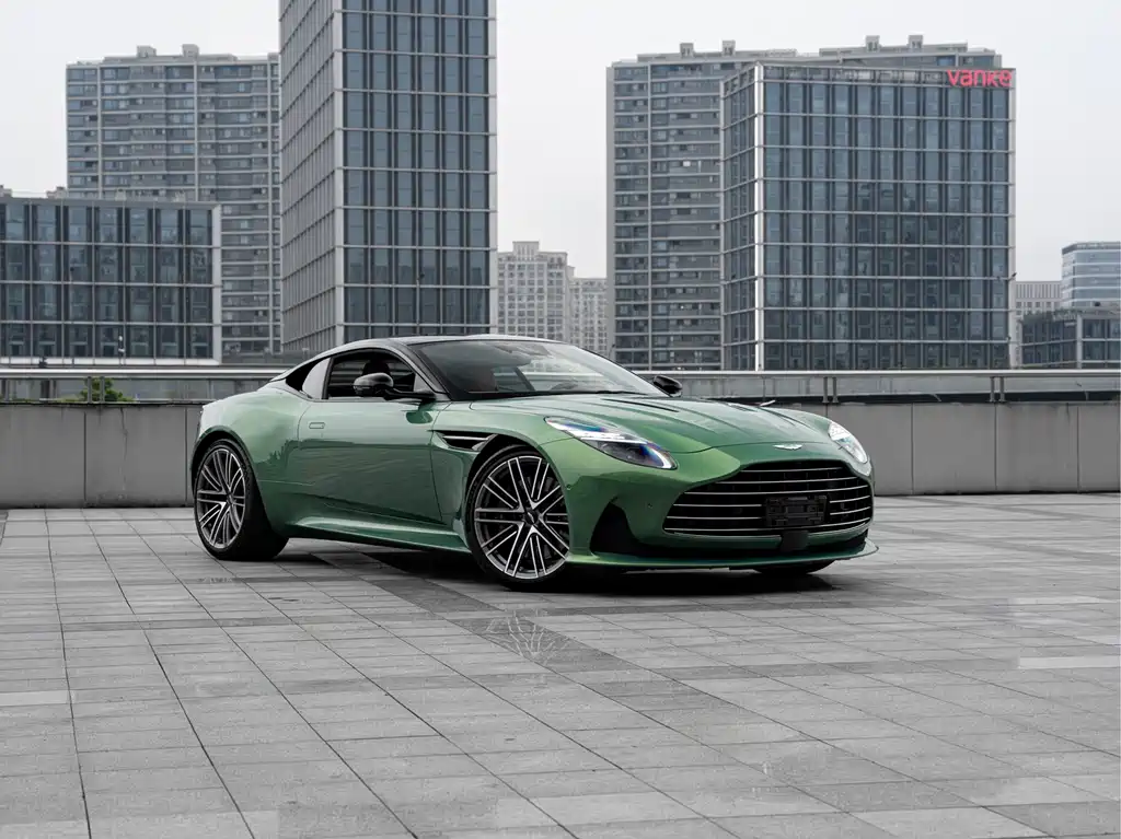 Aston Martin DB12 — миниатюра 6