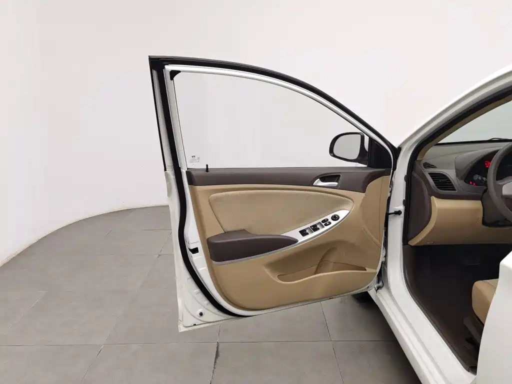 Hyundai Verna — миниатюра 8