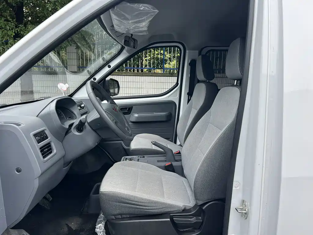 Wuling Yangguang — миниатюра 9