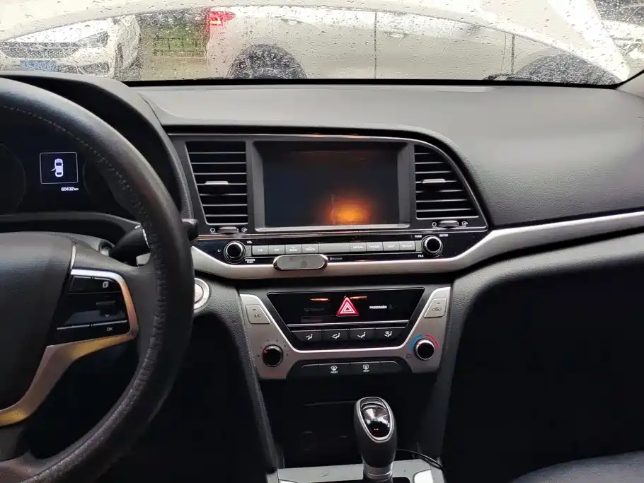 Hyundai Elantra — миниатюра 13
