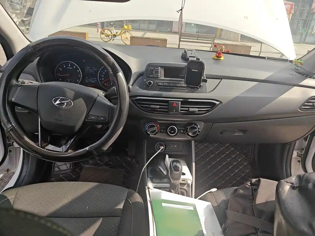 Hyundai Elantra — миниатюра 5