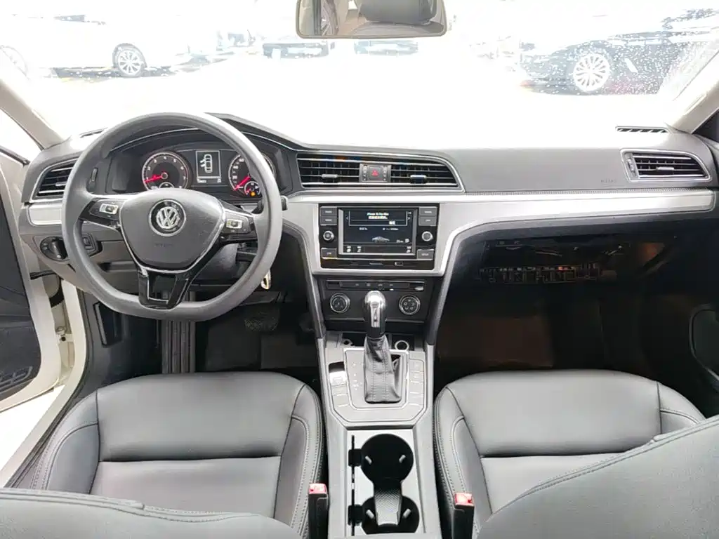 Volkswagen Lamando 2019 230TSI DSG V