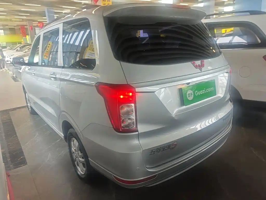 Wuling Hongguang — миниатюра 5