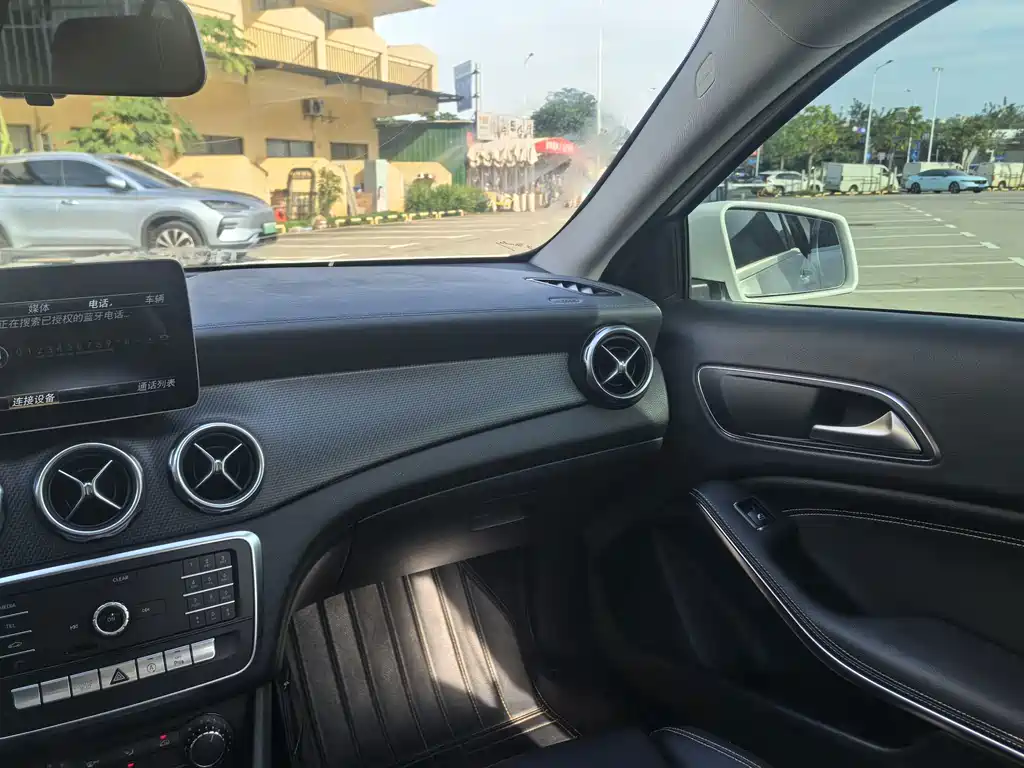 Mercedes-Benz GLA — миниатюра 16