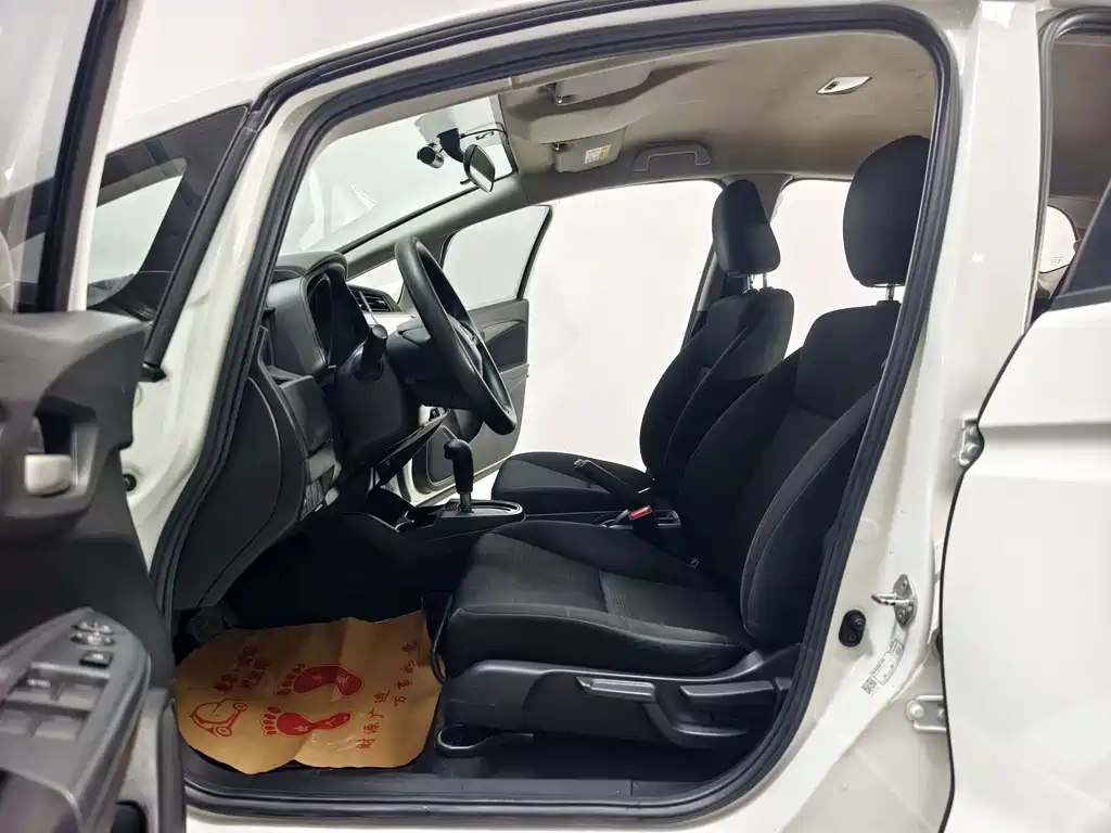 Honda Fit — миниатюра 10