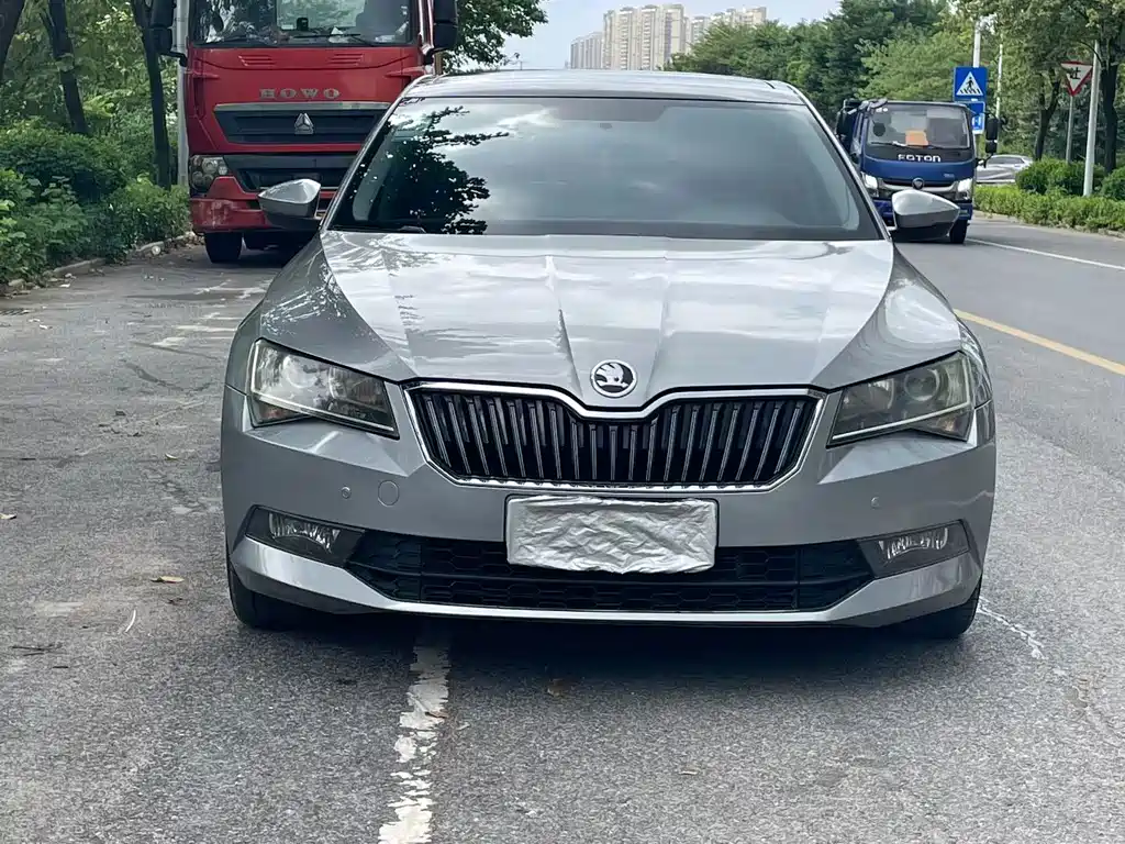 Skoda Superb — миниатюра 2