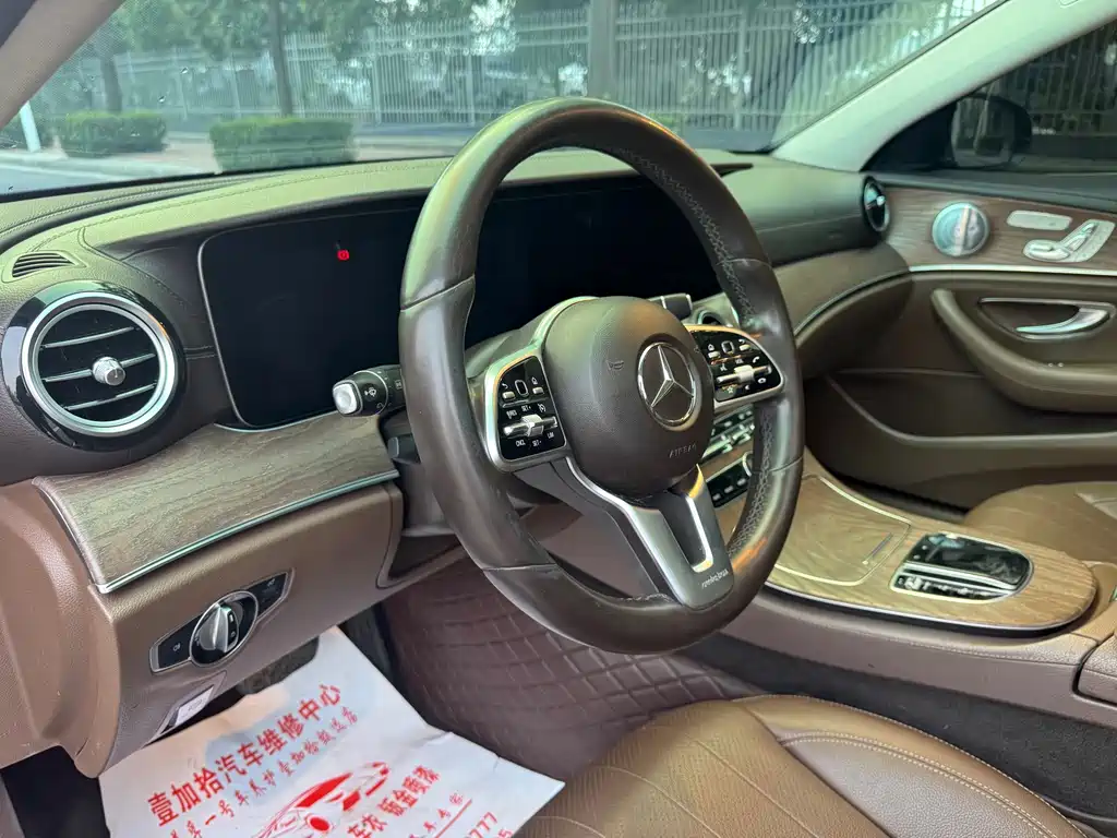 Mercedes-Benz E-Class — миниатюра 10