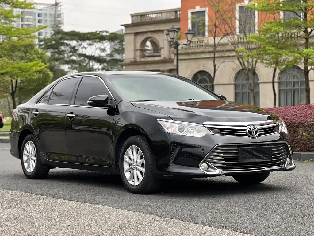 TOYOTA CAMRY