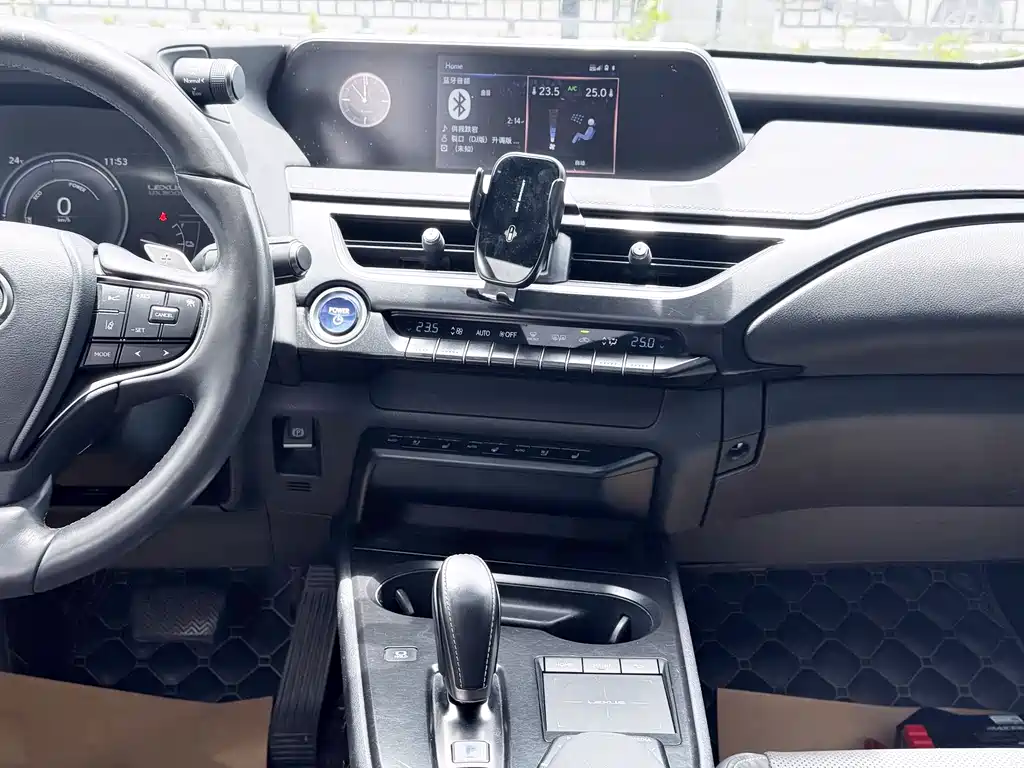 Lexus UX — фотографии объявления, Фото 17