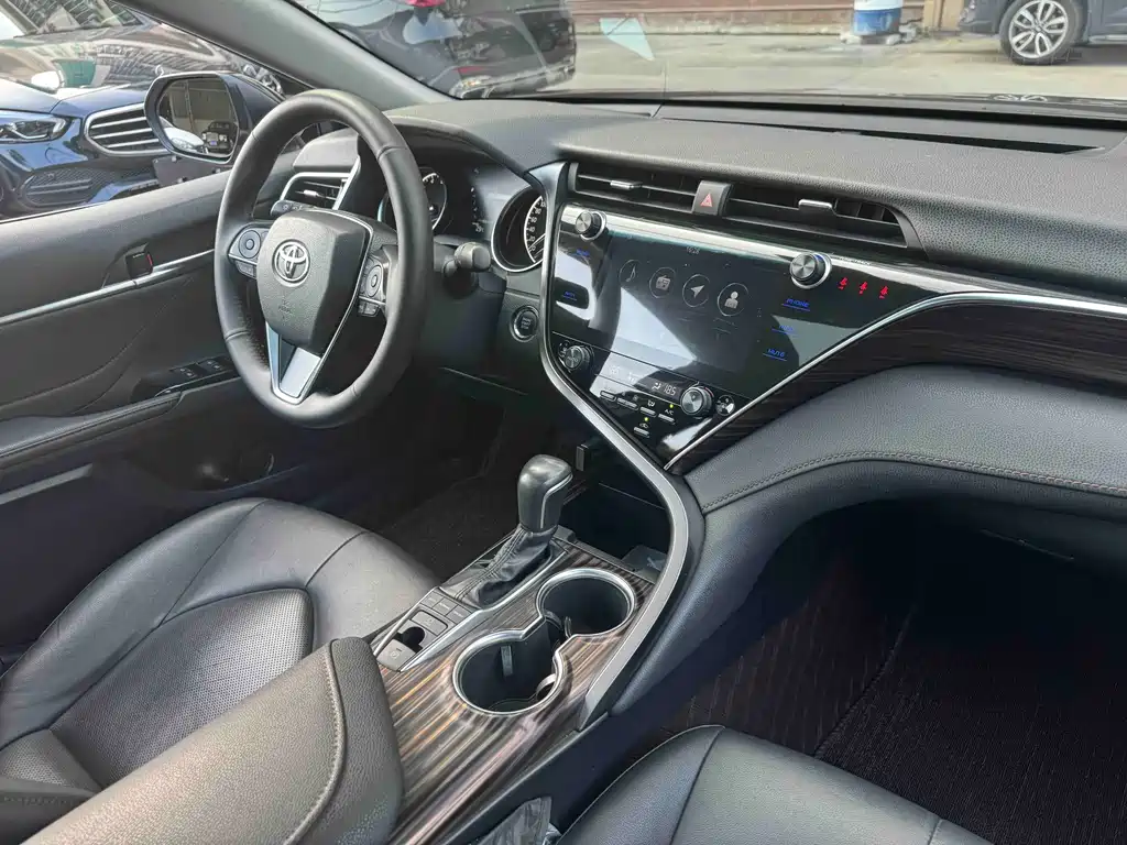 Toyota Camry 2019 2.5G Luxury V