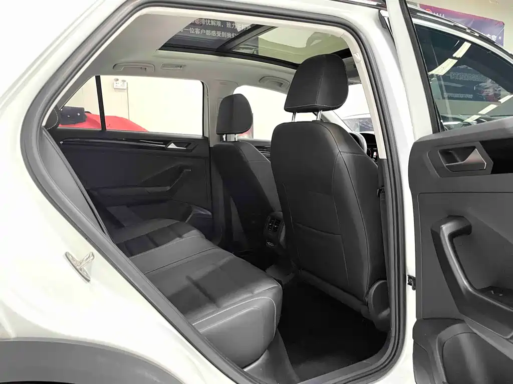 VOLKSWAGEN T ROC EXPLORING SONGS