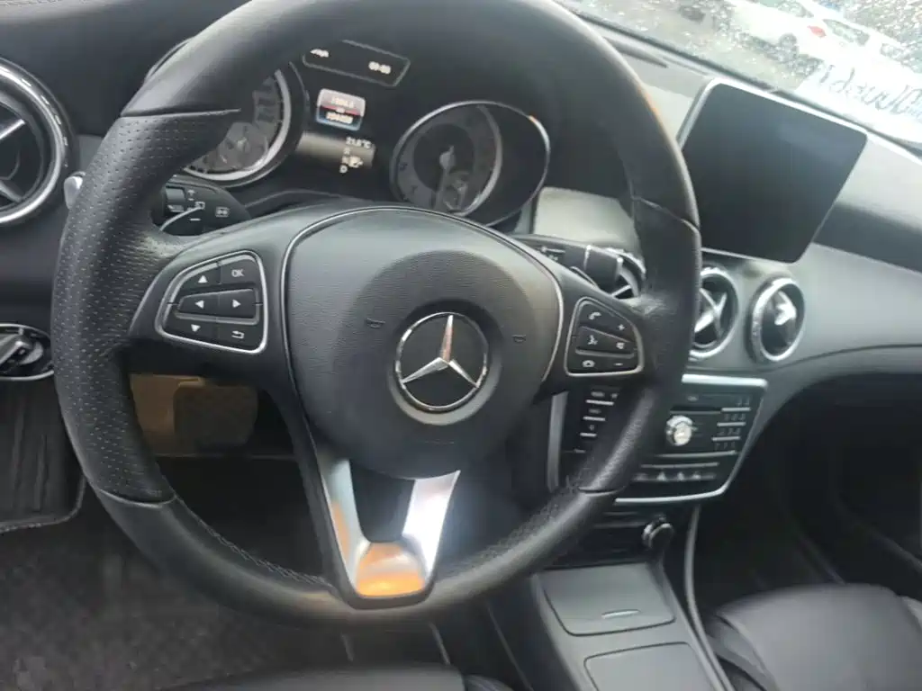 Mercedes-Benz GLA — миниатюра 11