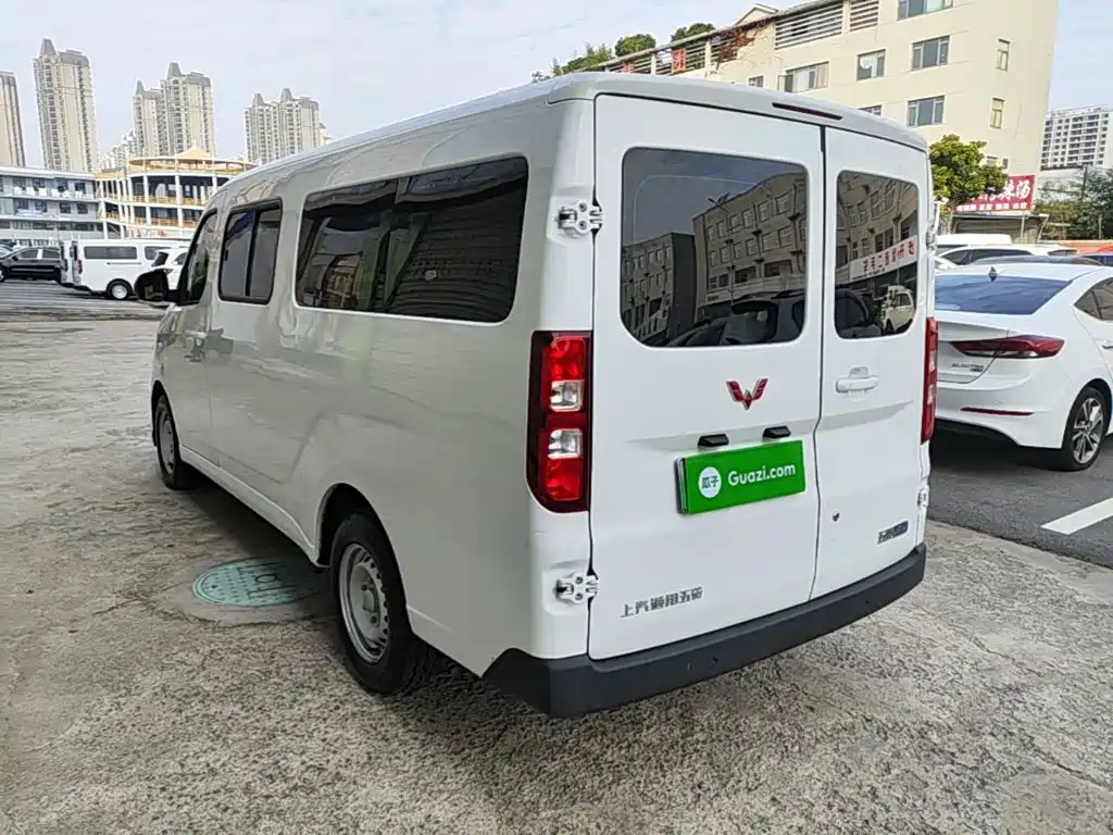 Wuling Yangguang — миниатюра 5