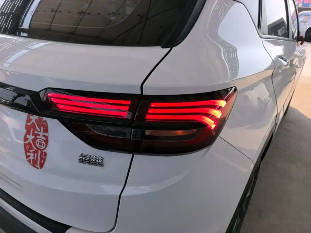 Geely Binyue — миниатюра 8
