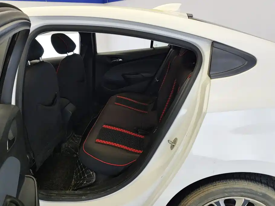 Chevrolet Cruze — миниатюра 11