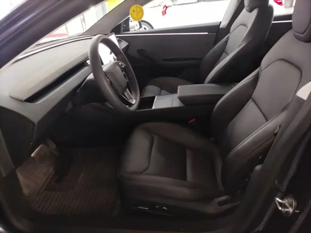 Tesla Model 3 — миниатюра 15