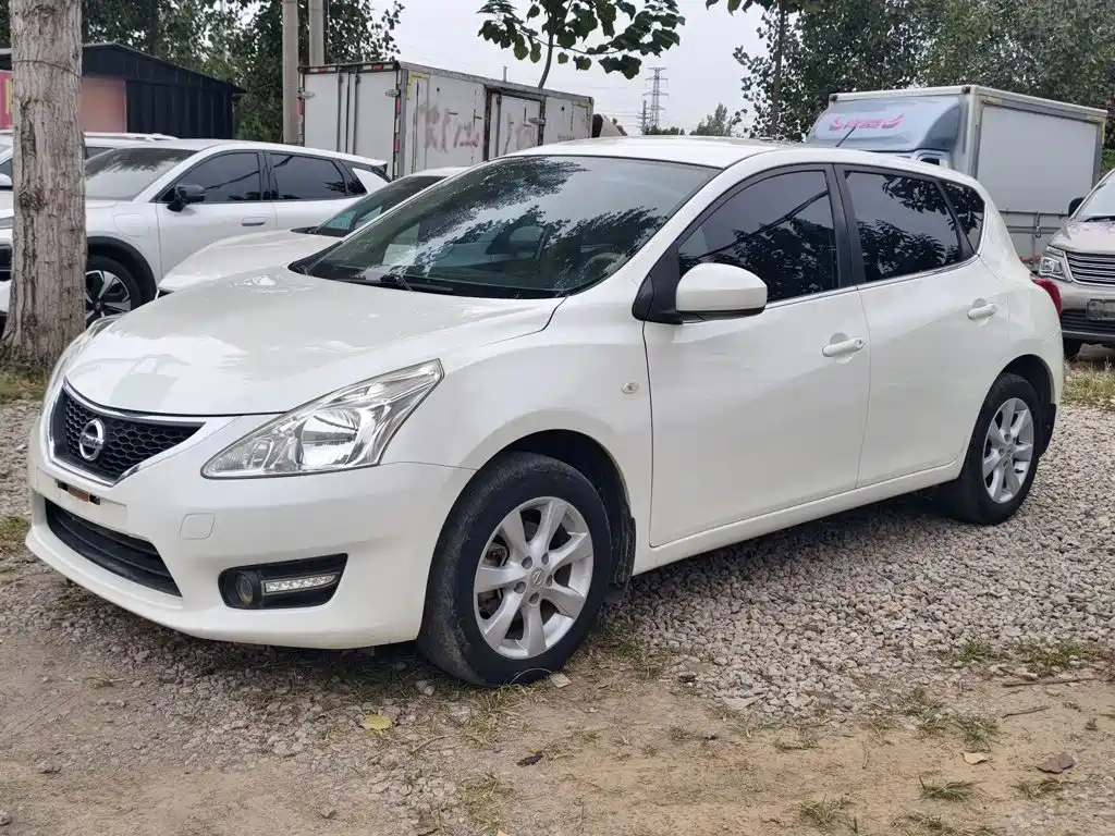 Nissan Tiida — миниатюра 2