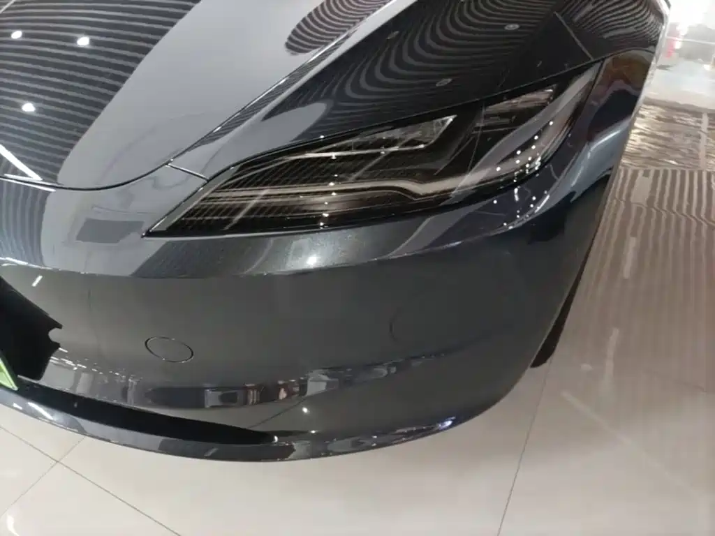 Tesla Model 3 — миниатюра 24