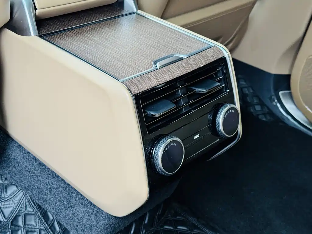 Land Rover Range Rover — миниатюра 14