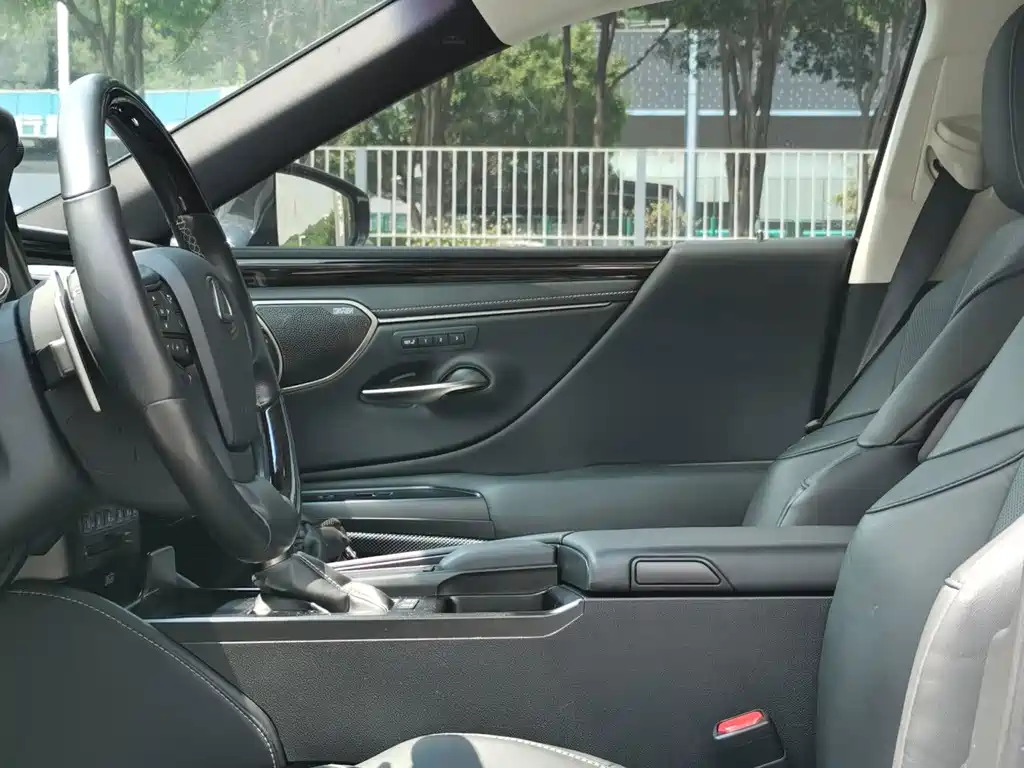 Lexus ES — миниатюра 10