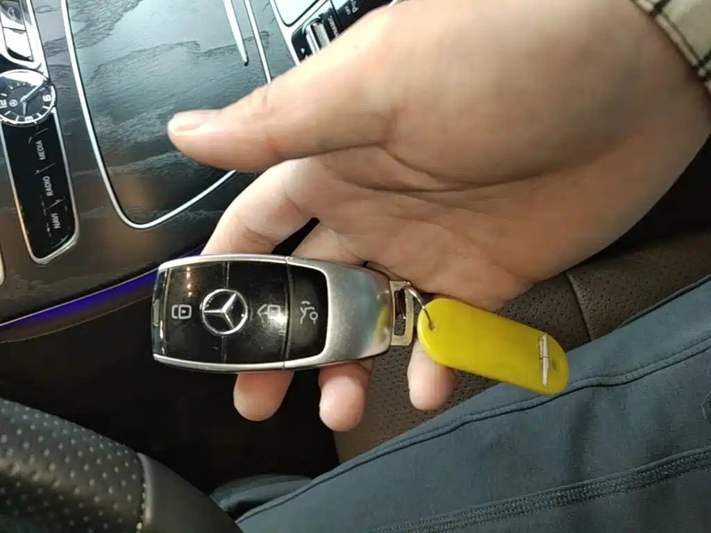 Mercedes-Benz E-Class — миниатюра 9
