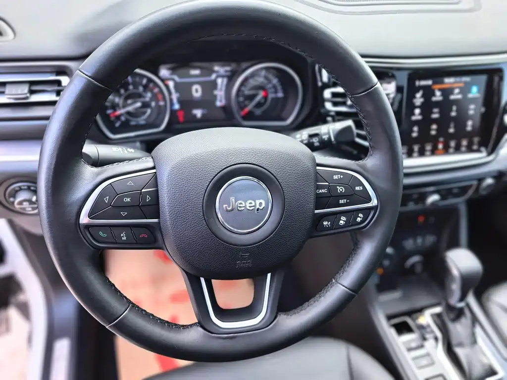 Jeep Grand Commander — миниатюра 11