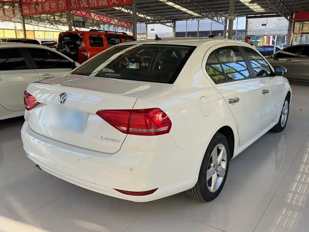 Volkswagen Lavida — миниатюра 5
