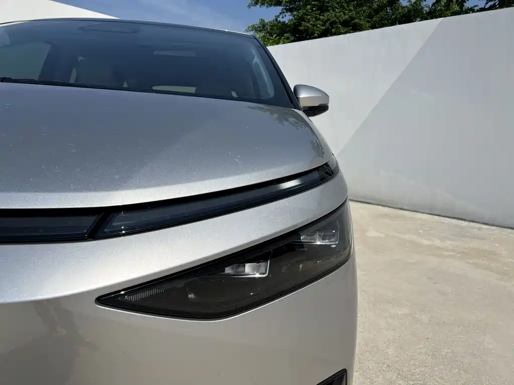 XPeng X9 — миниатюра 7
