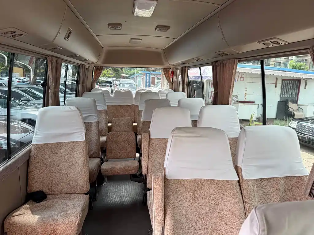 Toyota Coaster — миниатюра 20