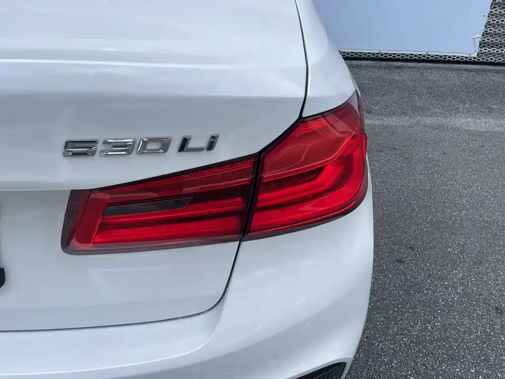 BMW 5 Series — миниатюра 8